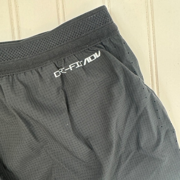 NEW Nike Men's Running Shorts XXL Standard Fit 2" Length Black - Picture 8 of 11